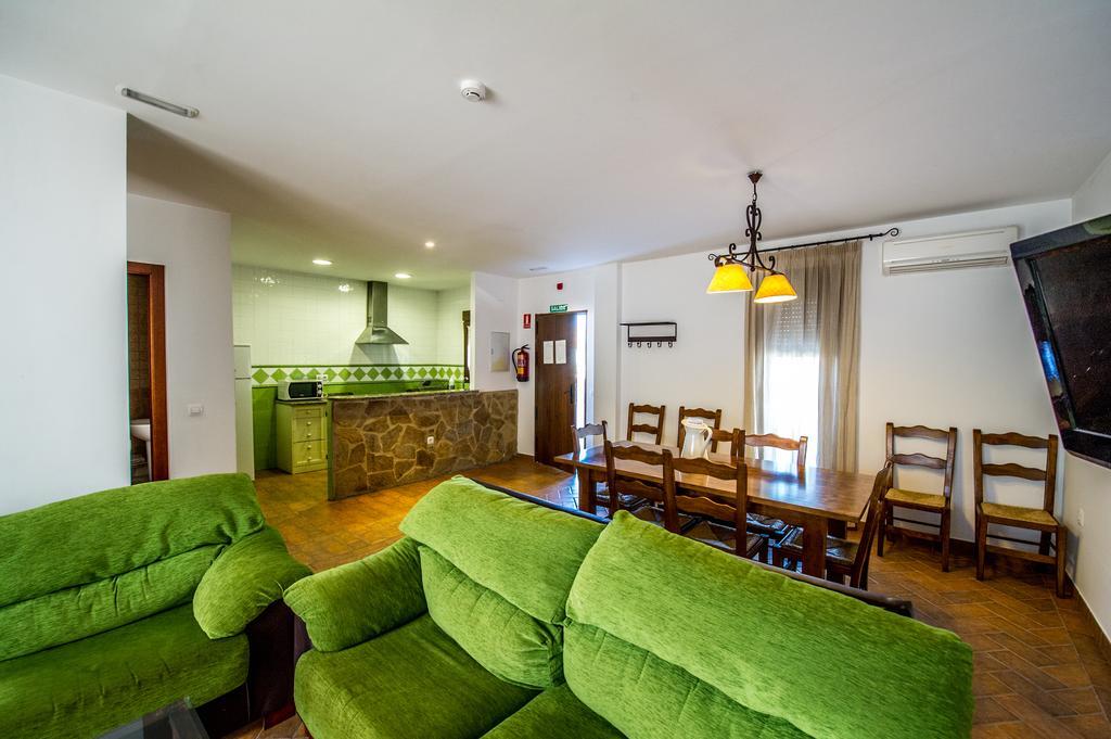 Apartamentos La Venta Del Charco การ์เดญา ห้อง รูปภาพ