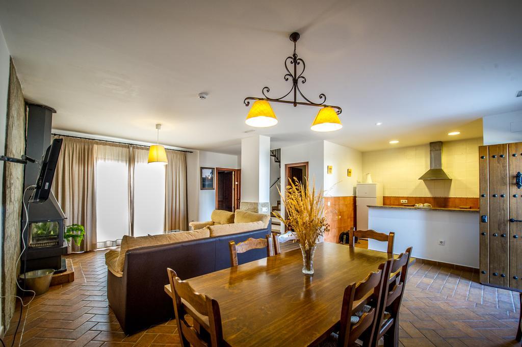Apartamentos La Venta Del Charco การ์เดญา ภายนอก รูปภาพ